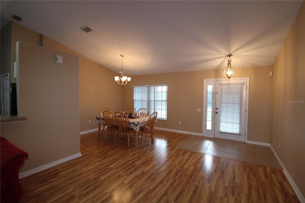 En Venta: $309,999 (3 camas, 2 baños, 1630 Pies cuadrados)