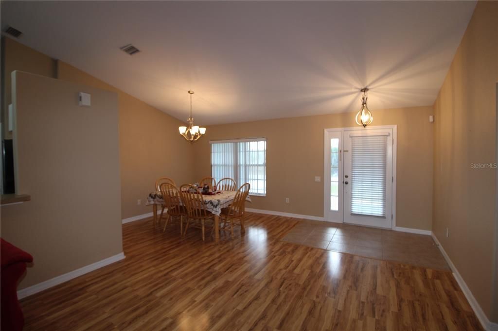 En Venta: $309,999 (3 camas, 2 baños, 1630 Pies cuadrados)