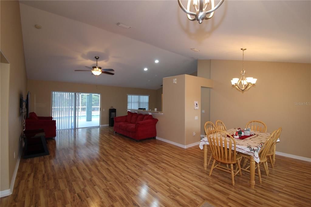 En Venta: $309,999 (3 camas, 2 baños, 1630 Pies cuadrados)