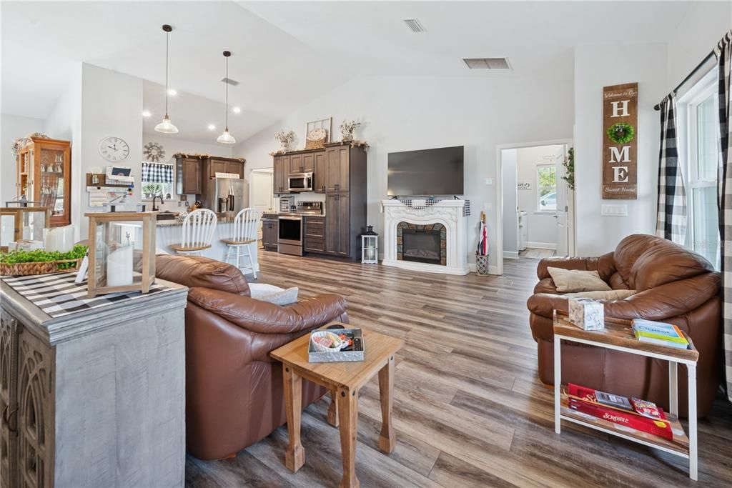 待售: $415,000 (3 贝兹, 2 浴室, 1616 平方英尺)