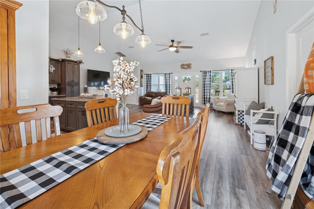 待售: $415,000 (3 贝兹, 2 浴室, 1616 平方英尺)