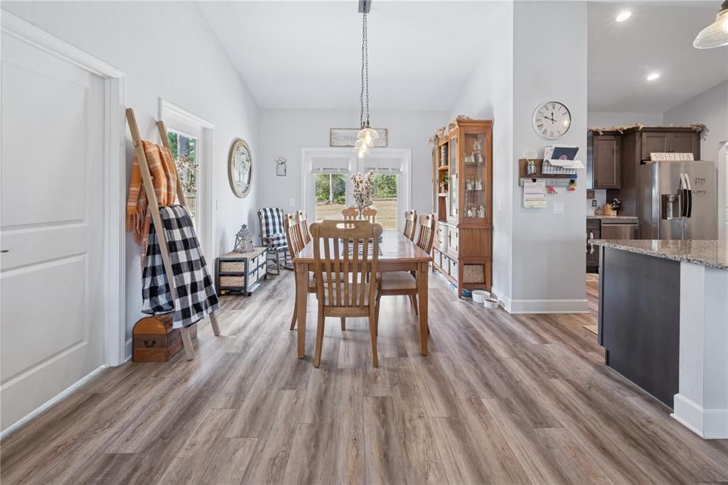 待售: $415,000 (3 贝兹, 2 浴室, 1616 平方英尺)