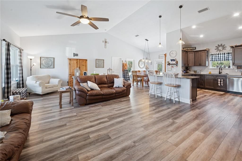 待售: $415,000 (3 贝兹, 2 浴室, 1616 平方英尺)