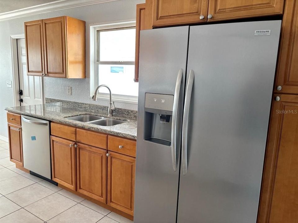 For Sale: $299,000 (3 beds, 2 baths, 1176 Square Feet)