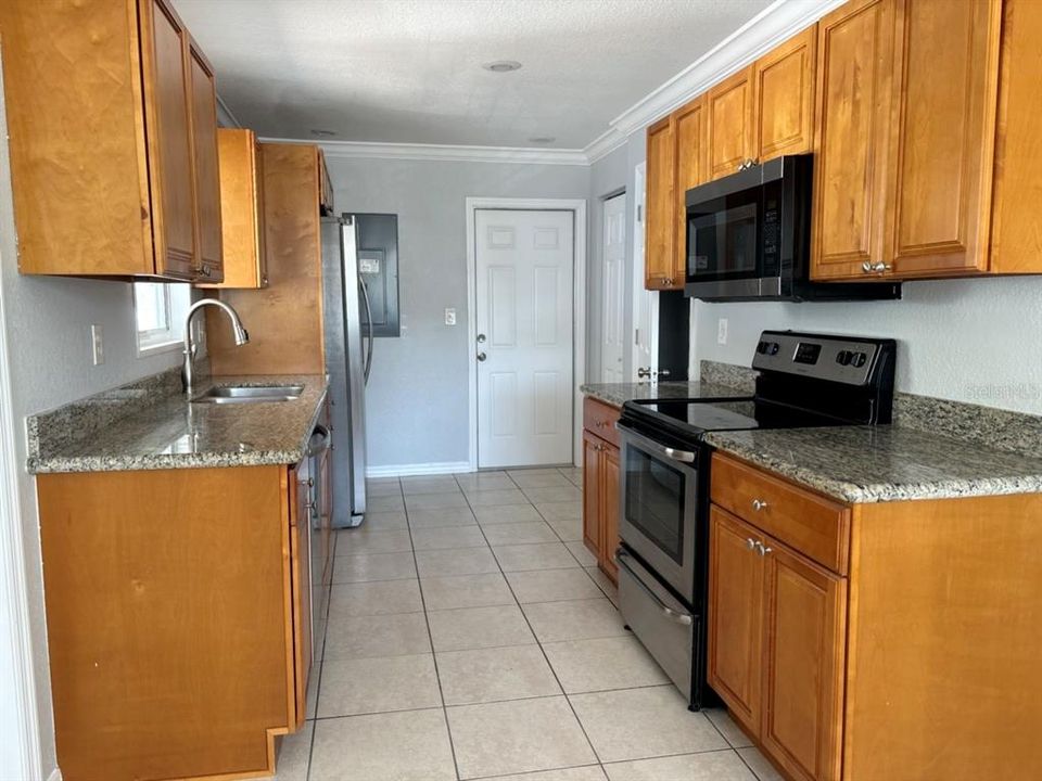 For Sale: $299,000 (3 beds, 2 baths, 1176 Square Feet)