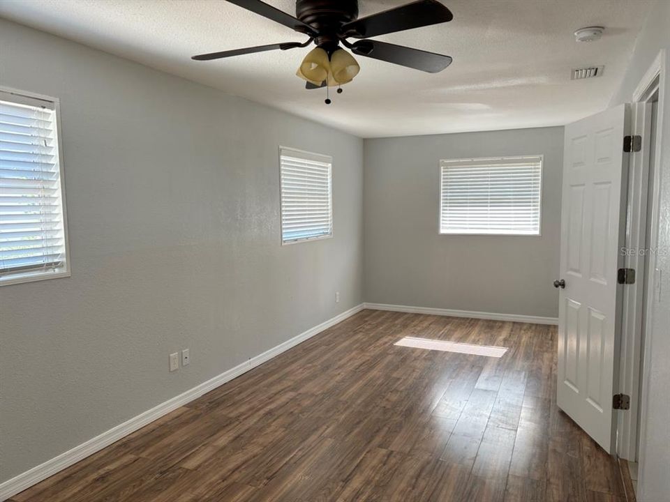 For Sale: $299,000 (3 beds, 2 baths, 1176 Square Feet)