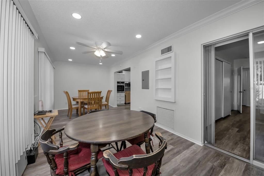 待售: $220,000 (2 贝兹, 2 浴室, 1400 平方英尺)