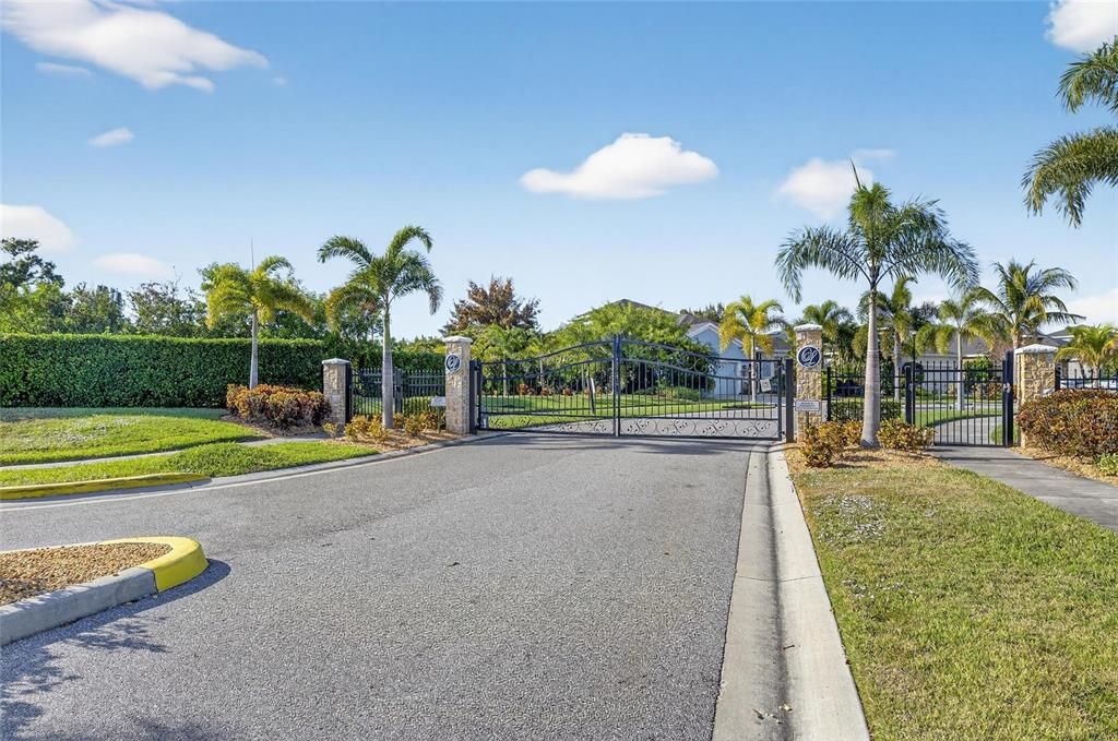 На продажу: $370,000 (4 спален, 2 ванн, 2043 Квадратных фут)