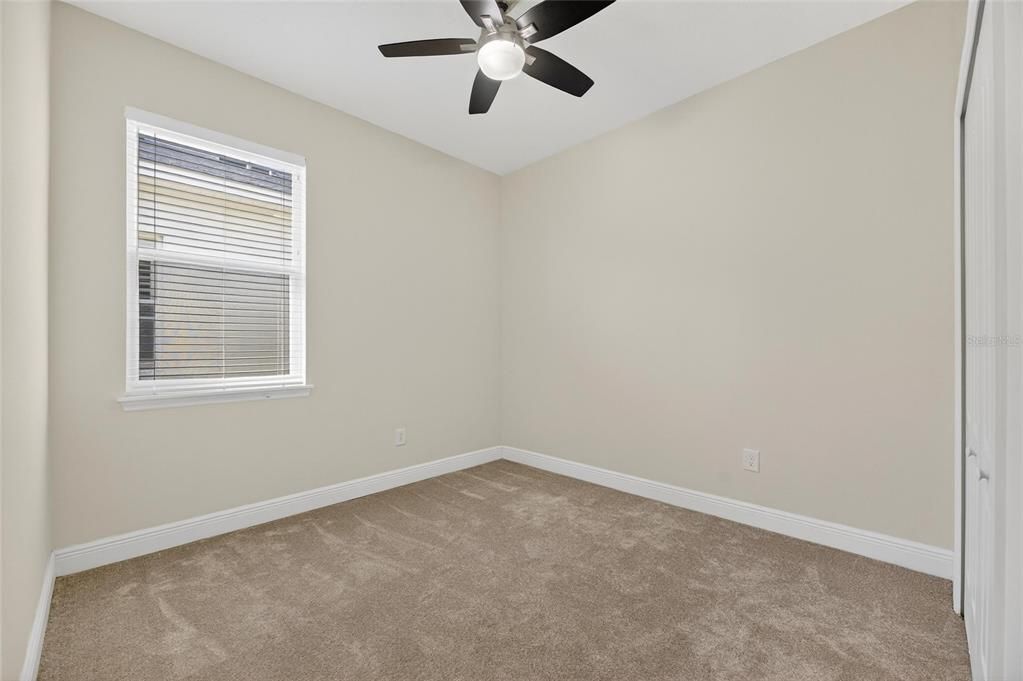 На продажу: $370,000 (4 спален, 2 ванн, 2043 Квадратных фут)