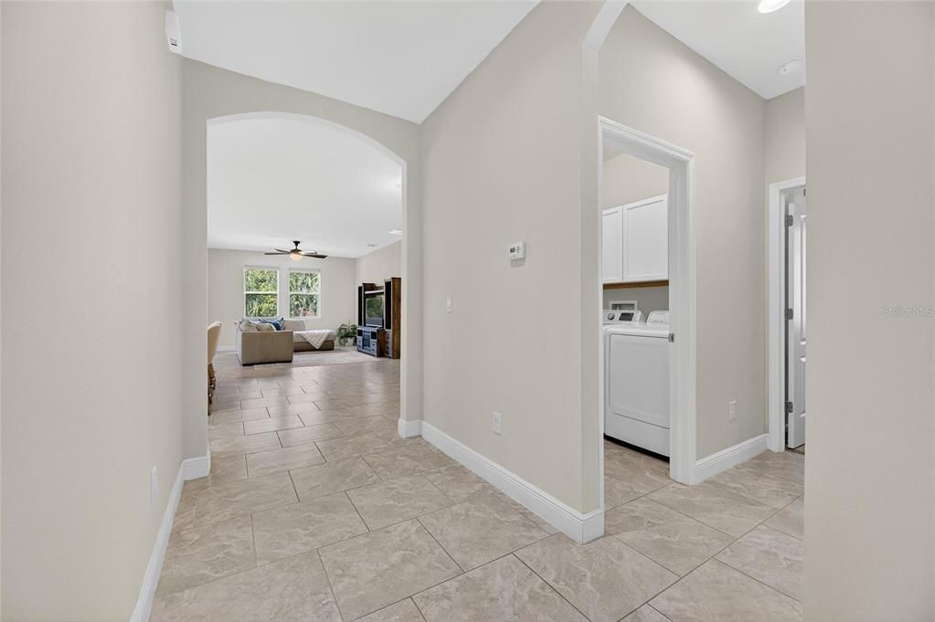 На продажу: $370,000 (4 спален, 2 ванн, 2043 Квадратных фут)