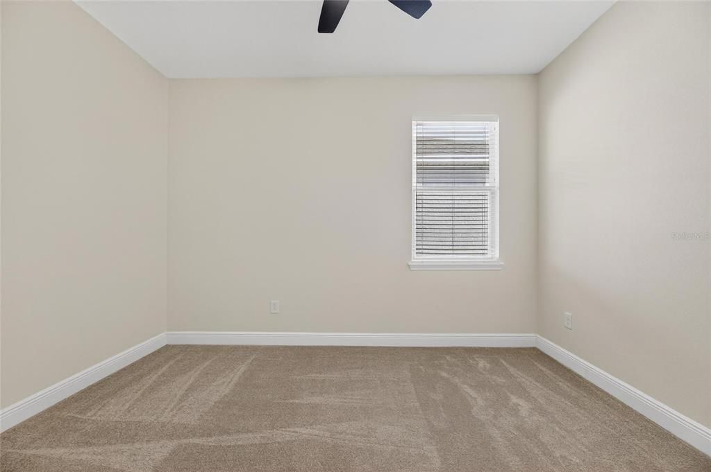 На продажу: $370,000 (4 спален, 2 ванн, 2043 Квадратных фут)