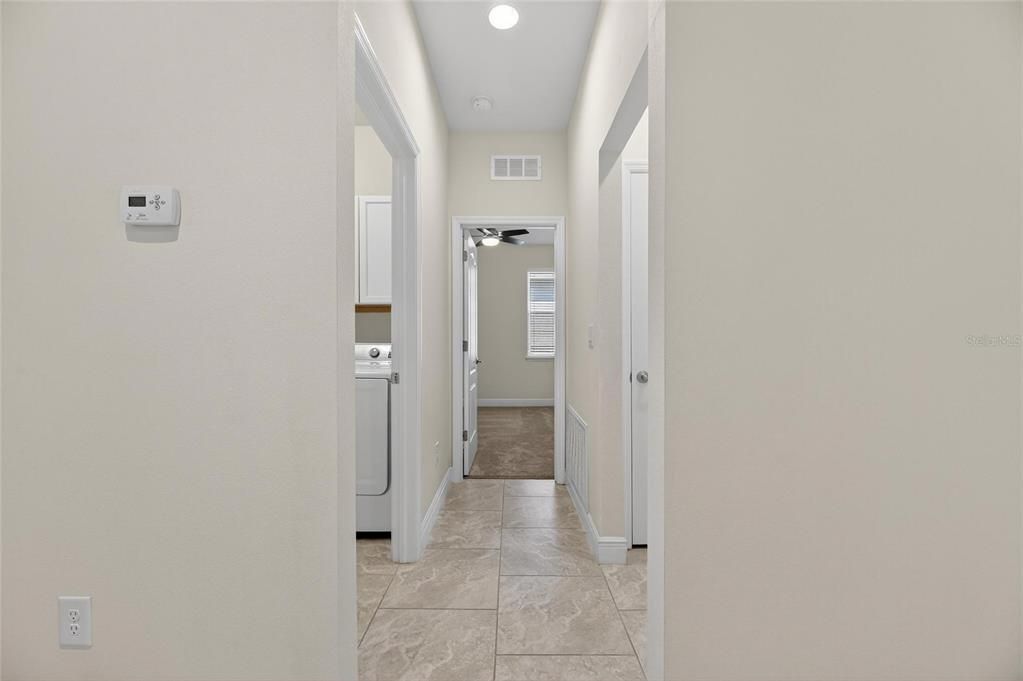 На продажу: $370,000 (4 спален, 2 ванн, 2043 Квадратных фут)