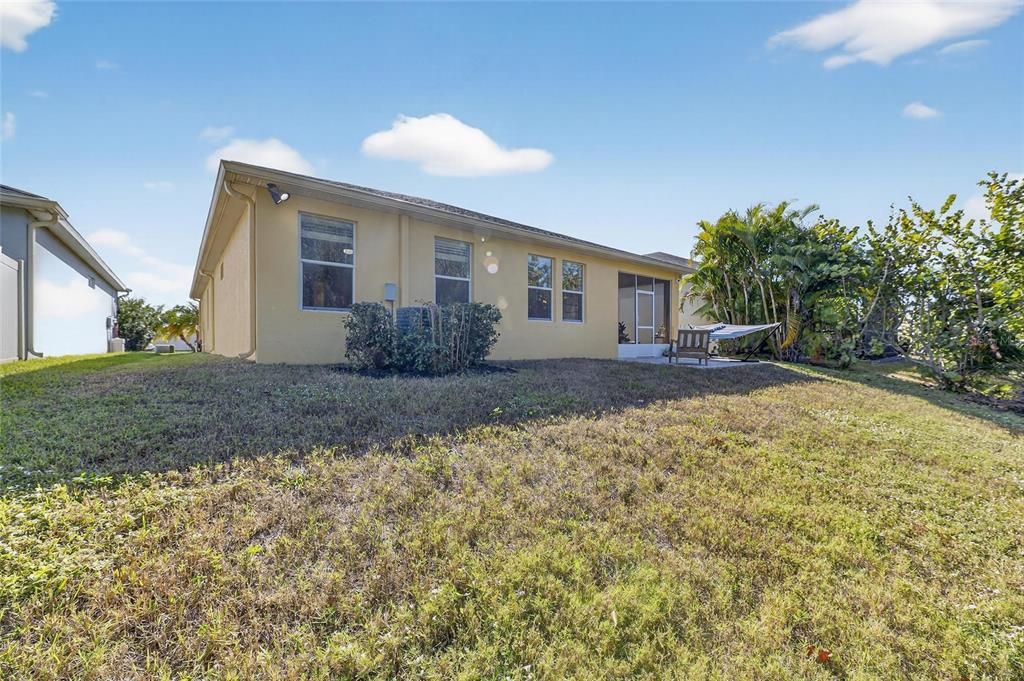 На продажу: $370,000 (4 спален, 2 ванн, 2043 Квадратных фут)