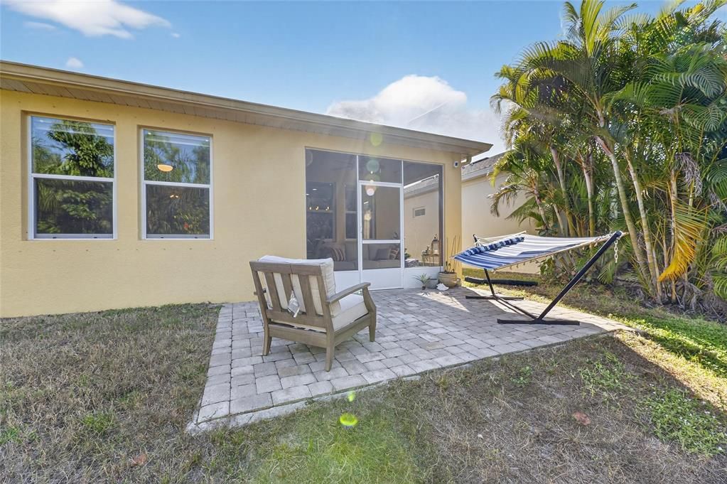 На продажу: $370,000 (4 спален, 2 ванн, 2043 Квадратных фут)