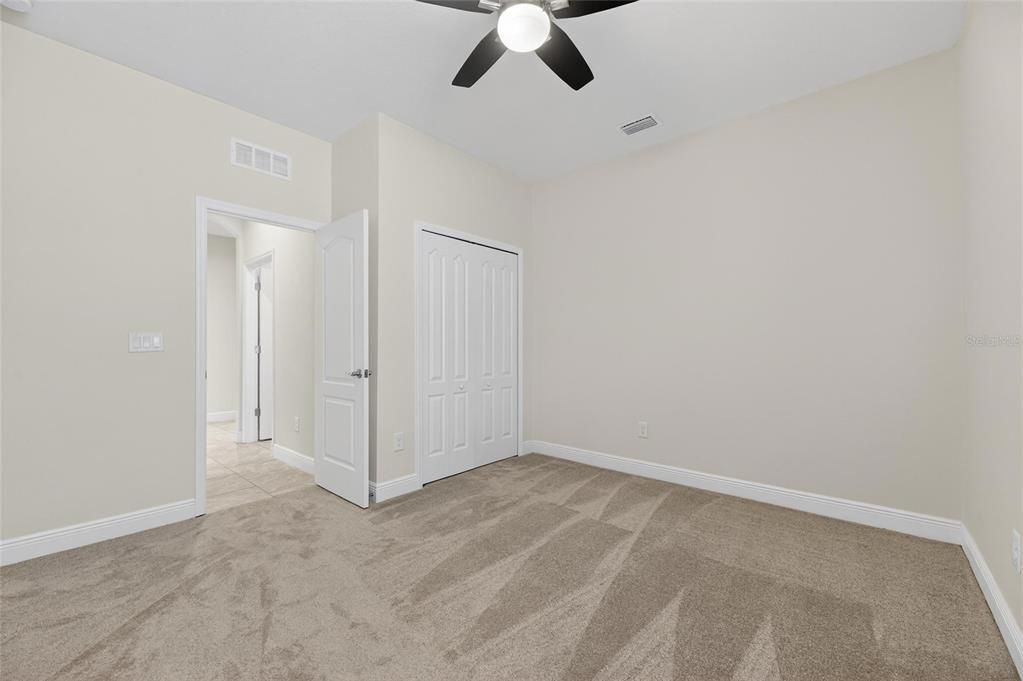 На продажу: $370,000 (4 спален, 2 ванн, 2043 Квадратных фут)