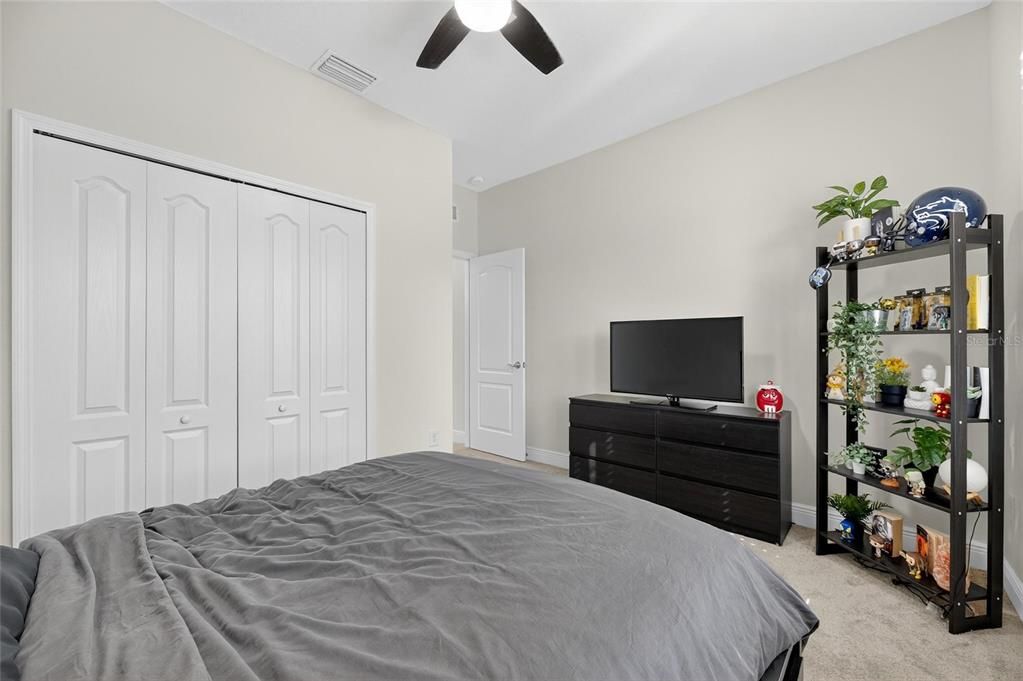 На продажу: $370,000 (4 спален, 2 ванн, 2043 Квадратных фут)