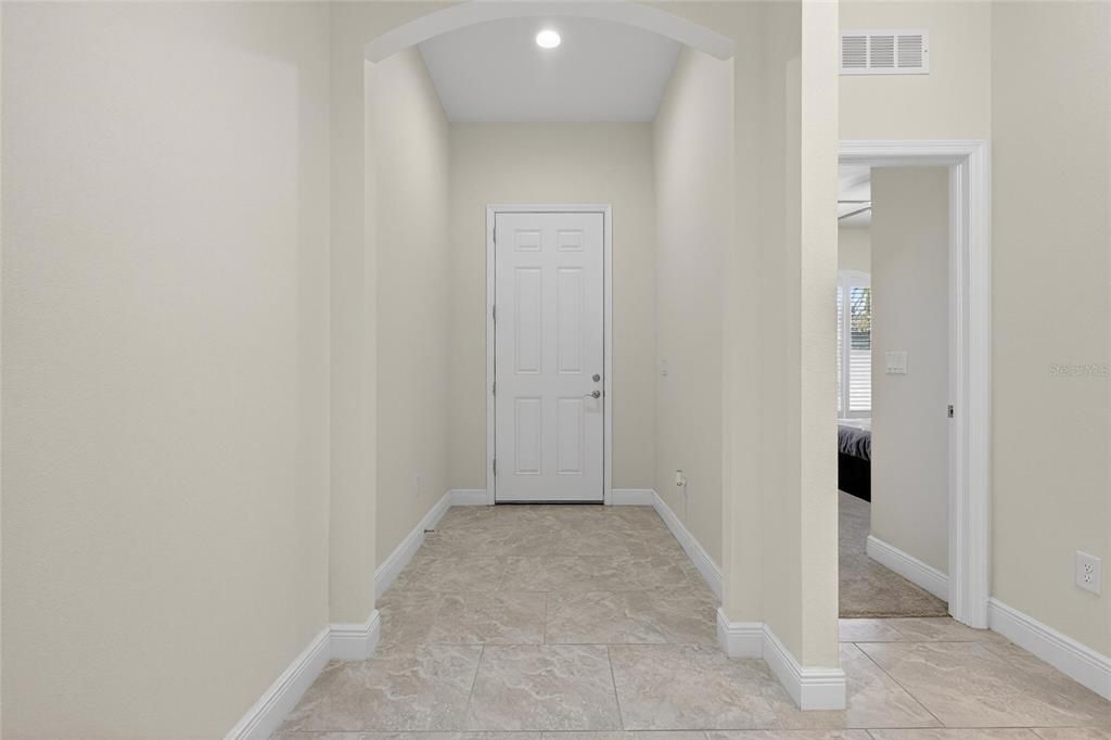 На продажу: $370,000 (4 спален, 2 ванн, 2043 Квадратных фут)