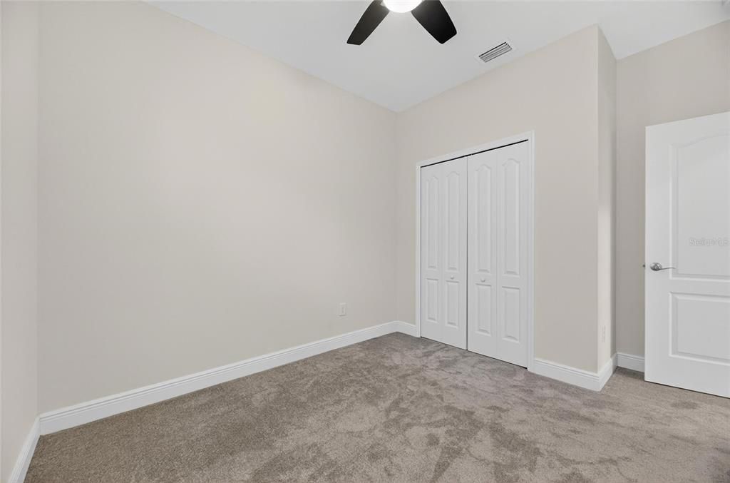 На продажу: $370,000 (4 спален, 2 ванн, 2043 Квадратных фут)