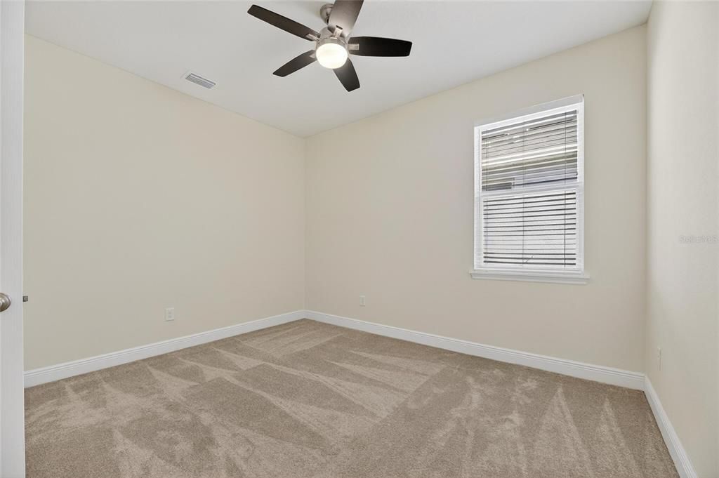 На продажу: $370,000 (4 спален, 2 ванн, 2043 Квадратных фут)