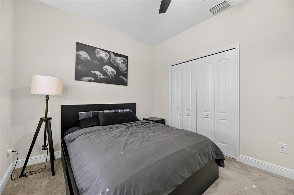 На продажу: $370,000 (4 спален, 2 ванн, 2043 Квадратных фут)