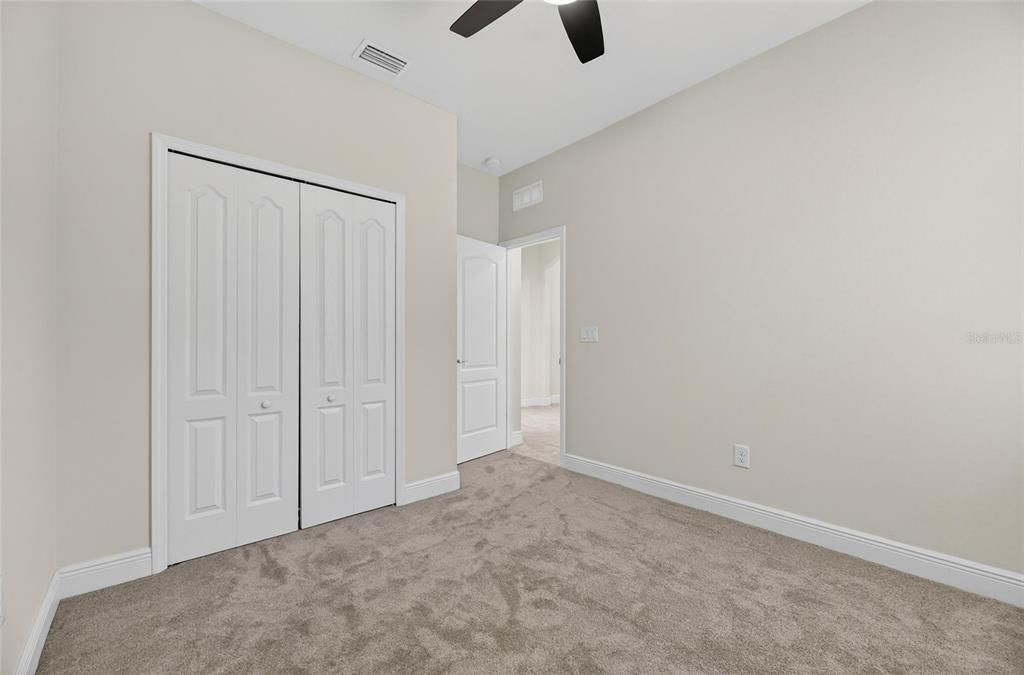 На продажу: $370,000 (4 спален, 2 ванн, 2043 Квадратных фут)