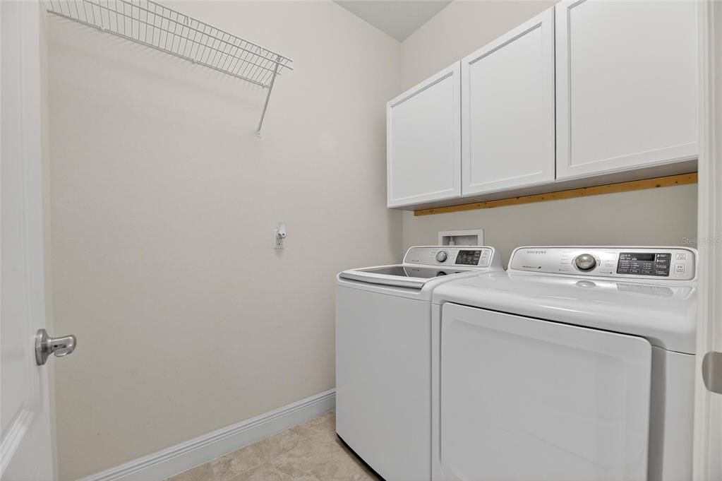 На продажу: $370,000 (4 спален, 2 ванн, 2043 Квадратных фут)