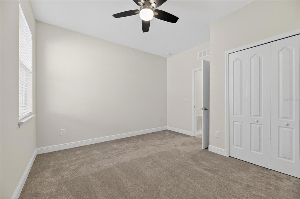 На продажу: $370,000 (4 спален, 2 ванн, 2043 Квадратных фут)