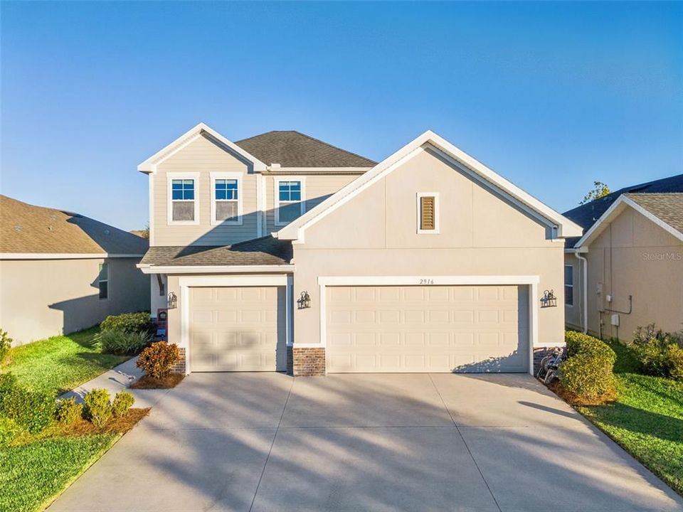 For Sale: $550,000 (4 beds, 3 baths, 2721 Square Feet)