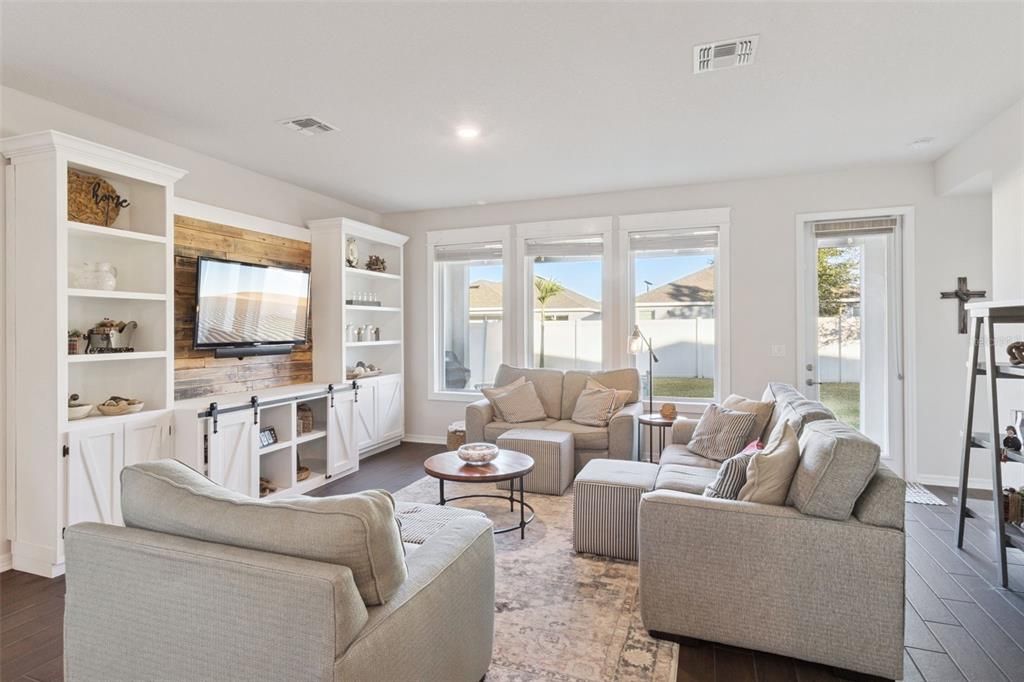 For Sale: $550,000 (4 beds, 3 baths, 2721 Square Feet)