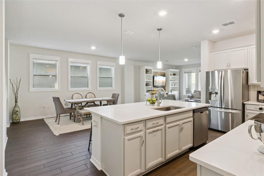 For Sale: $550,000 (4 beds, 3 baths, 2721 Square Feet)