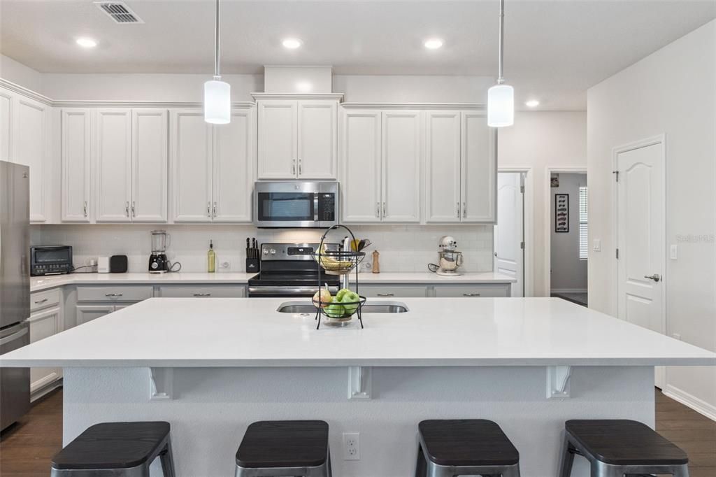 For Sale: $550,000 (4 beds, 3 baths, 2721 Square Feet)