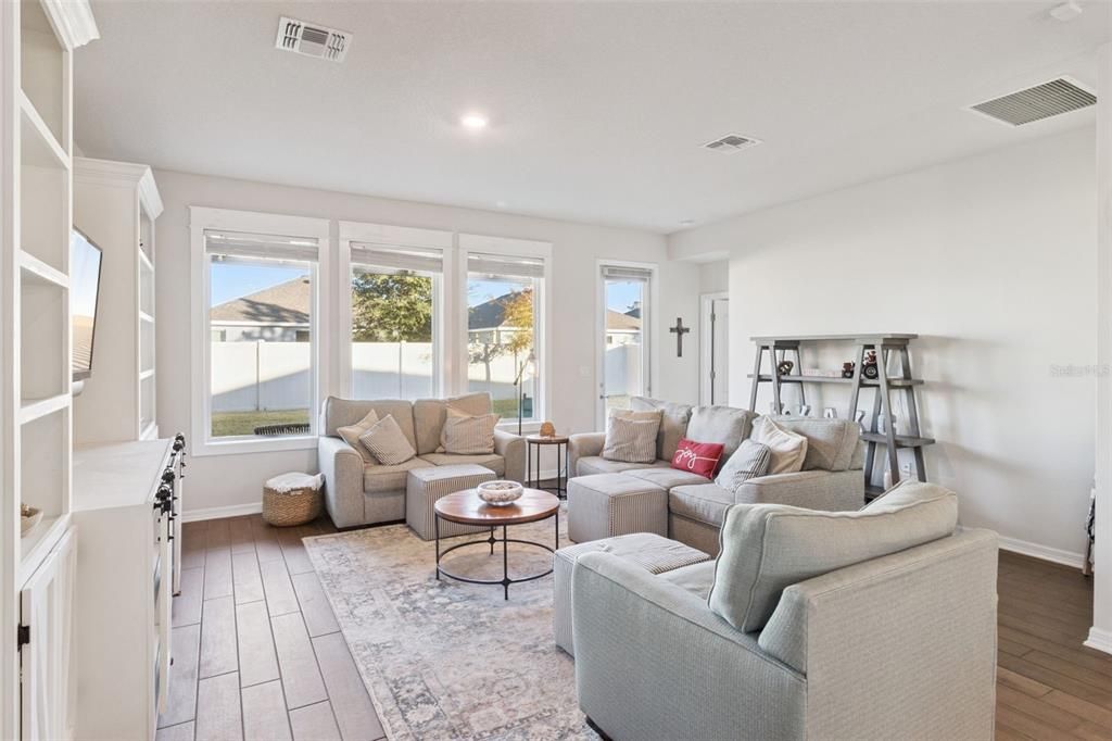 For Sale: $550,000 (4 beds, 3 baths, 2721 Square Feet)