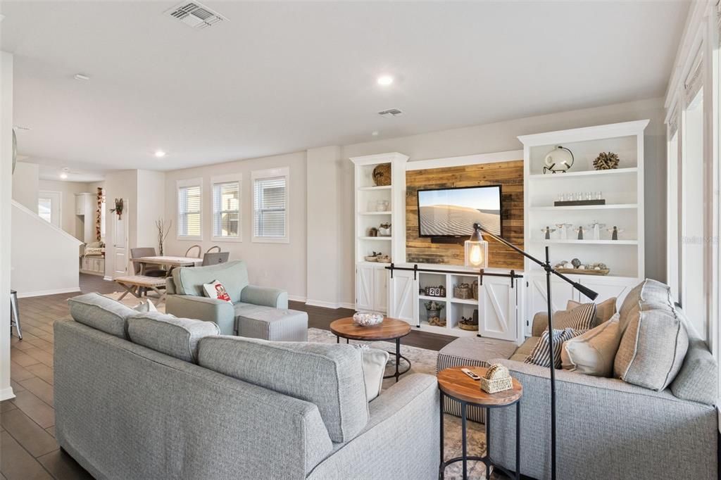 For Sale: $550,000 (4 beds, 3 baths, 2721 Square Feet)