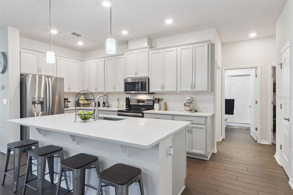 For Sale: $550,000 (4 beds, 3 baths, 2721 Square Feet)