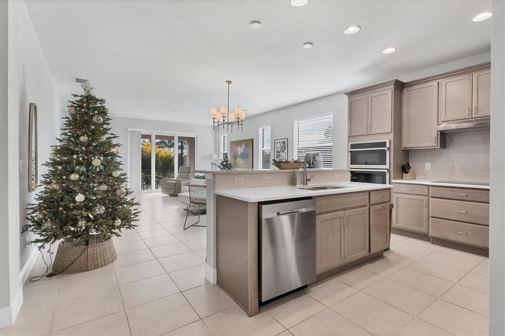 For Rent: $2,700 (2 beds, 2 baths, 1625 Square Feet)