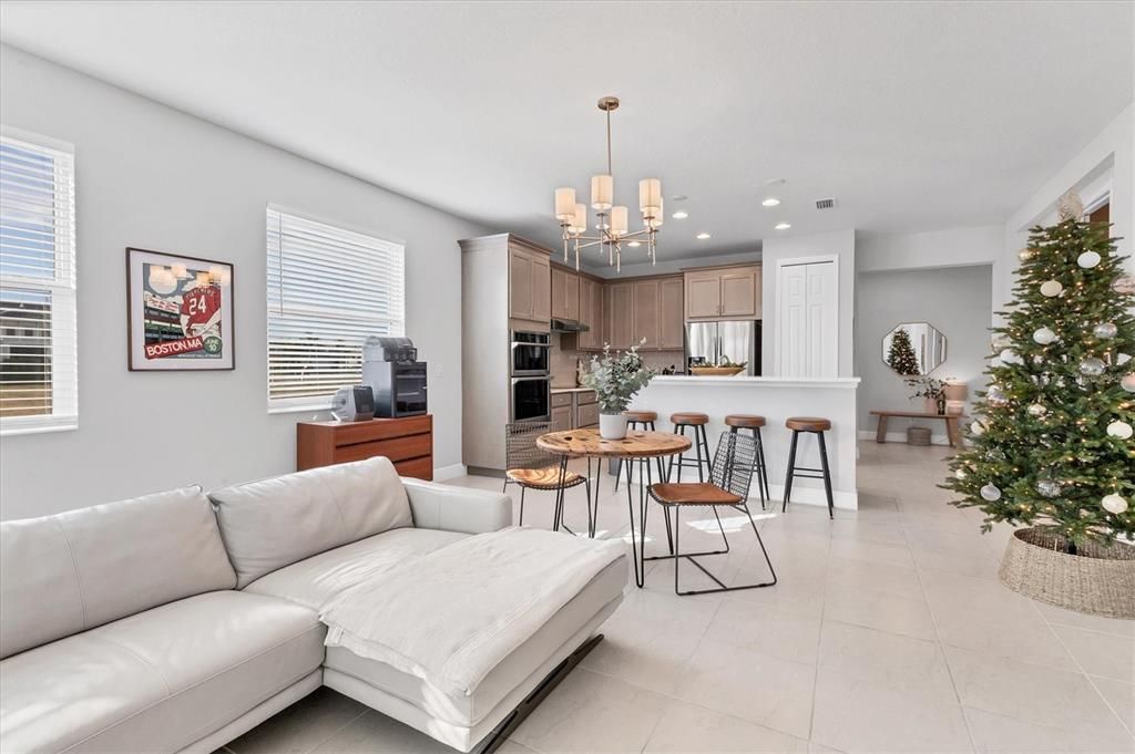 For Rent: $2,700 (2 beds, 2 baths, 1625 Square Feet)