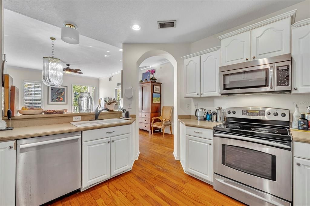 For Sale: $499,900 (3 beds, 2 baths, 1430 Square Feet)