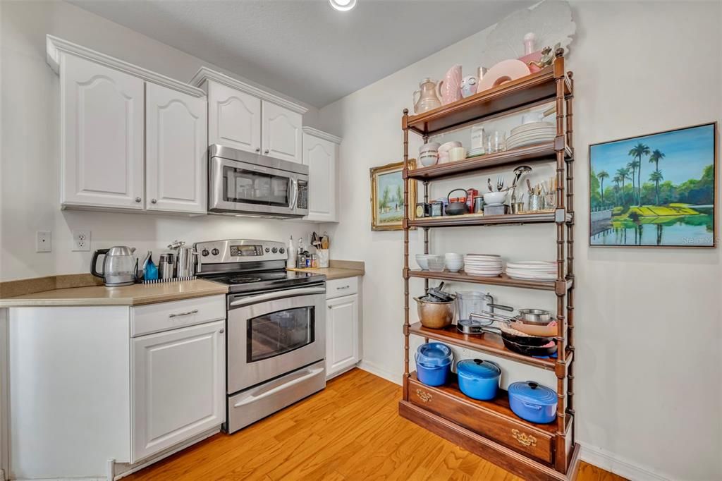 For Sale: $499,900 (3 beds, 2 baths, 1430 Square Feet)