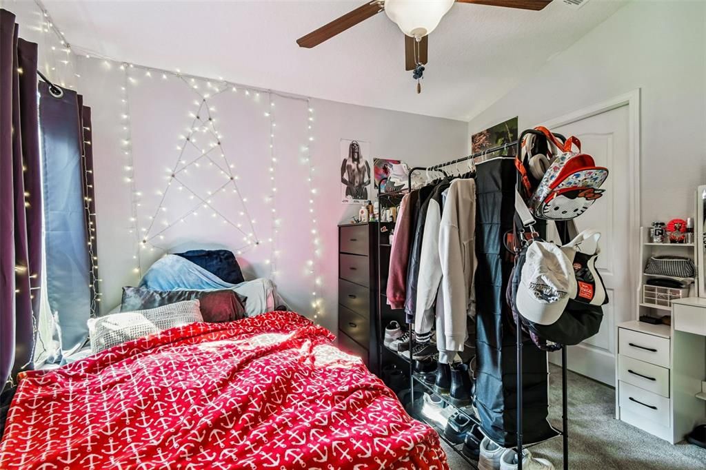 待售: $324,900 (4 贝兹, 3 浴室, 1946 平方英尺)