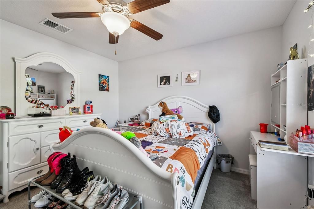 待售: $324,900 (4 贝兹, 3 浴室, 1946 平方英尺)