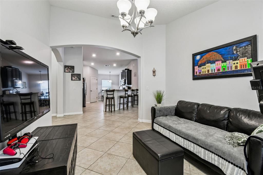 待售: $324,900 (4 贝兹, 3 浴室, 1946 平方英尺)