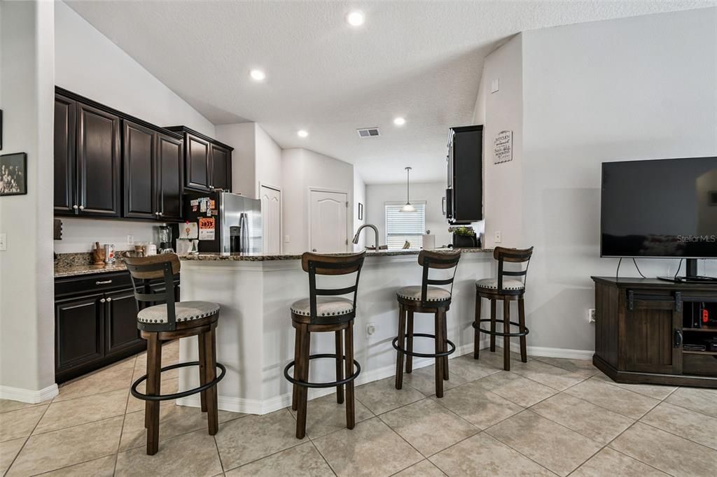 待售: $324,900 (4 贝兹, 3 浴室, 1946 平方英尺)