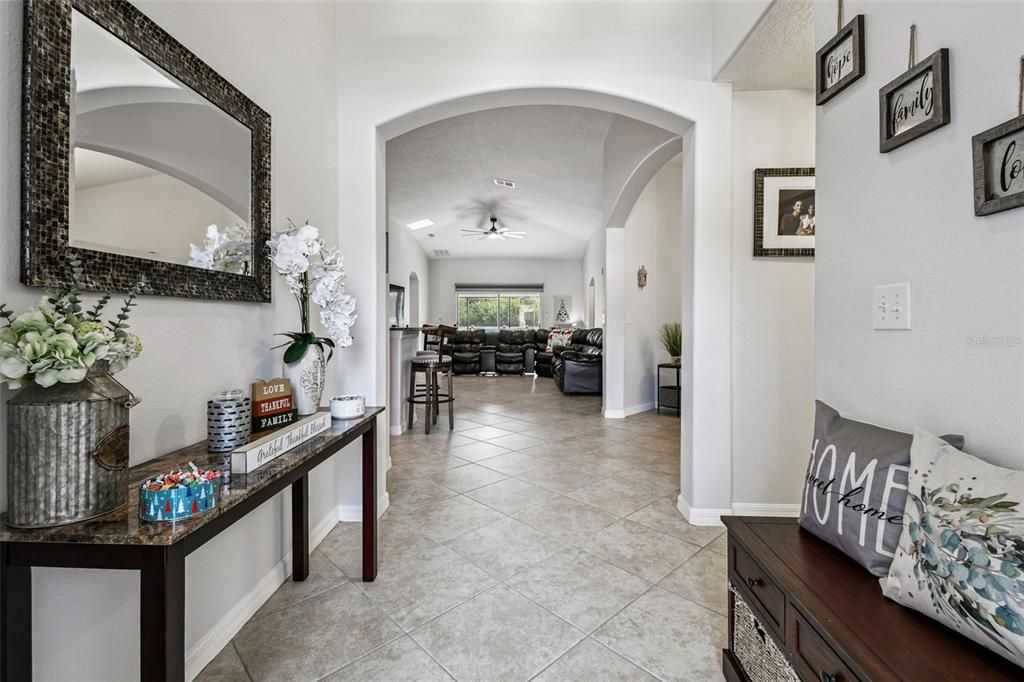 待售: $324,900 (4 贝兹, 3 浴室, 1946 平方英尺)