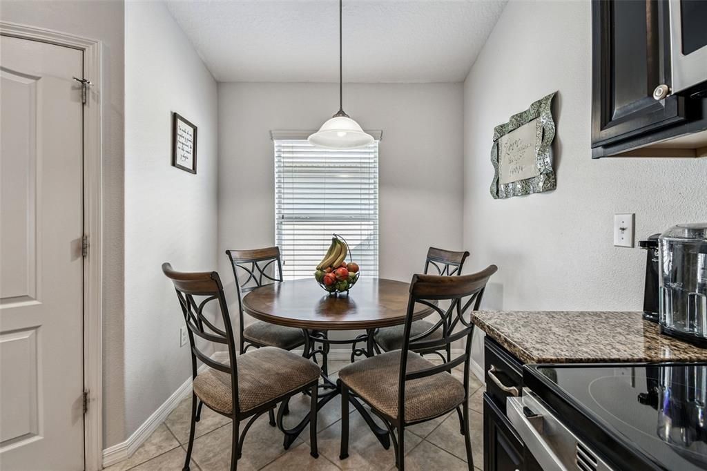 待售: $324,900 (4 贝兹, 3 浴室, 1946 平方英尺)