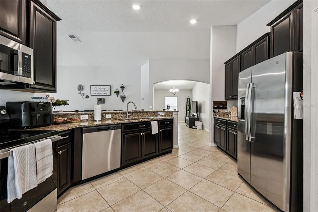 待售: $324,900 (4 贝兹, 3 浴室, 1946 平方英尺)