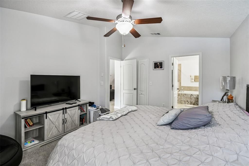 待售: $324,900 (4 贝兹, 3 浴室, 1946 平方英尺)