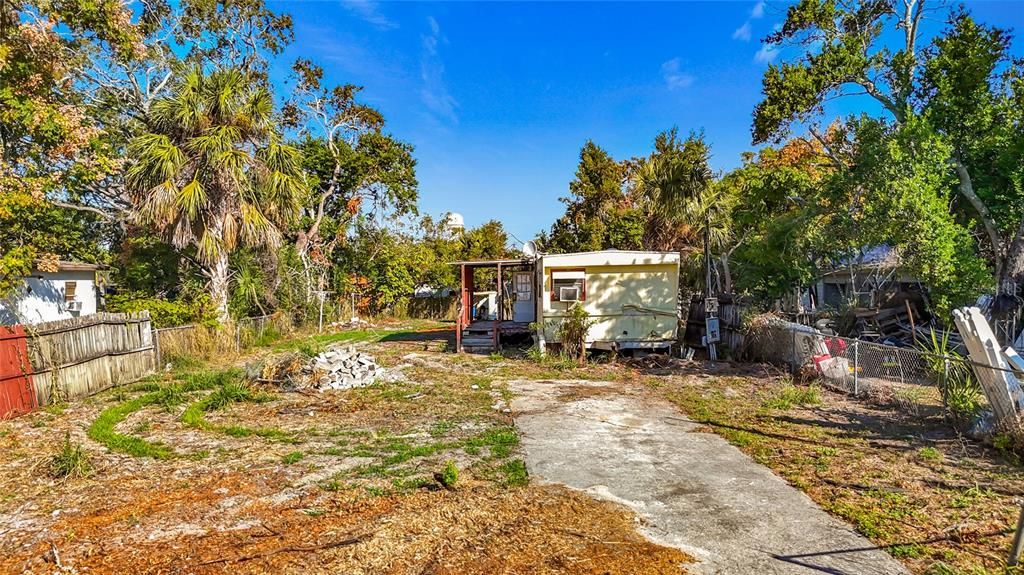 For Sale: $120,000 (2 beds, 1 baths, 720 Square Feet)