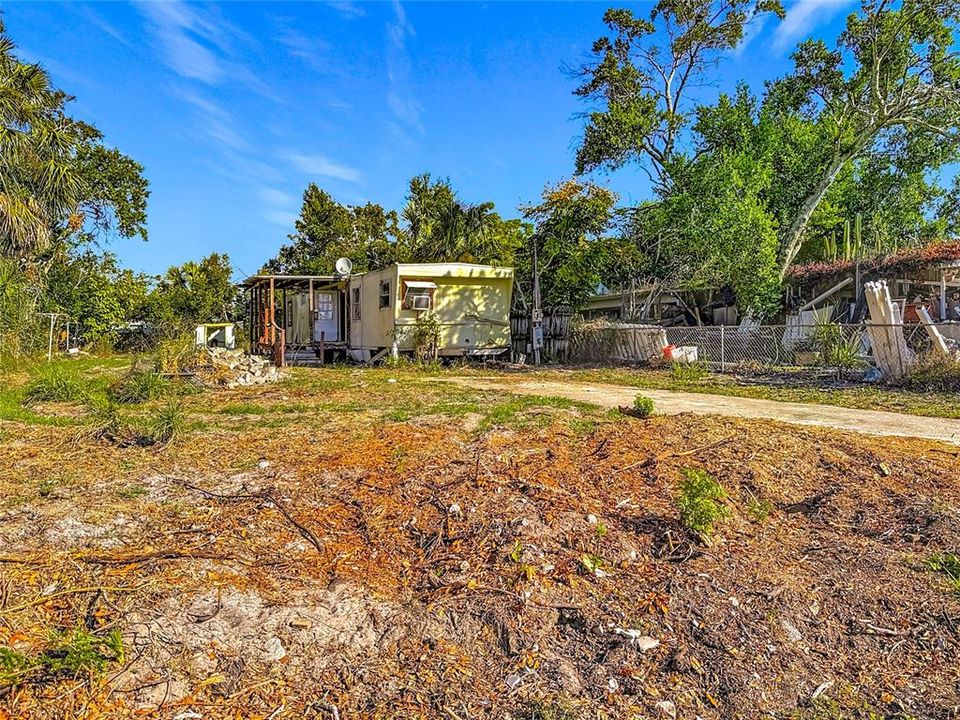 For Sale: $120,000 (2 beds, 1 baths, 720 Square Feet)