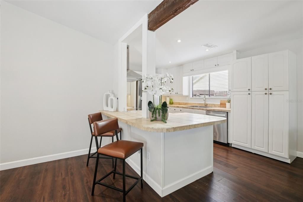 待售: $479,900 (4 贝兹, 2 浴室, 1814 平方英尺)