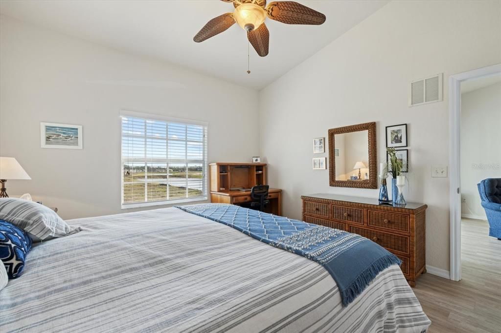 待售: $240,000 (2 贝兹, 2 浴室, 1168 平方英尺)